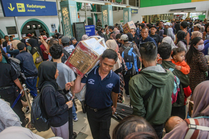Libur Nataru, Stasiun Pasar Senen Layani Ratusan Ribu Penumpang