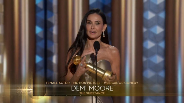 Demi Moore Raih Golden Globes Pertama Berkat The Substance