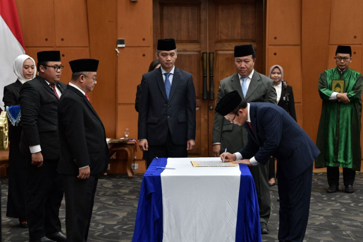 Mendikdasmen Lantik 10 Pejabat hingga Ketua Harian KNIU untuk UNESCO