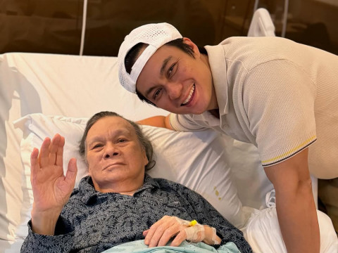 Raffi Ahmad Bantu Angkat Jenazah Ayah Baim Wong