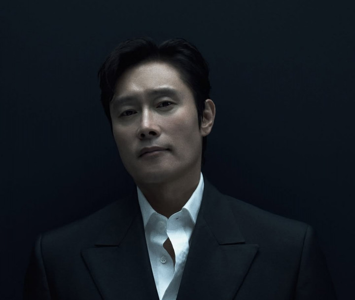 Lee Byung Hun Bangga Makin Terkenal di Dunia Berkat Squid Game