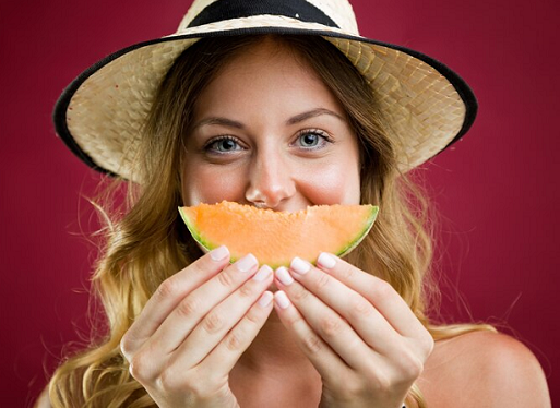 Melon umumnya dimakan begitu saja atau digunakan dalam hidangan penutup, seperti salad, camilan, dan sup. (Foto: Ilustrasi. Dok. Freepik.com)