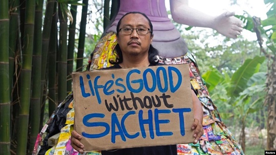 Jalan di Lahan Sunyi, Alumnus Unair Prigi Arisandi Selamatkan Lingkungan dengan ECOTON