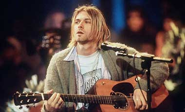 10 Kutukan yang Menyisakan Jejak Kelam di Dunia Musik, Gak Masuk Akal!