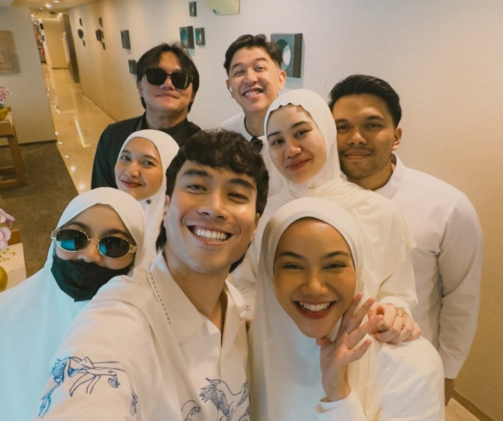 Lagi Hamil, Mahalini Umrah Bareng Yura Yunita hingga Thariq Halilintar