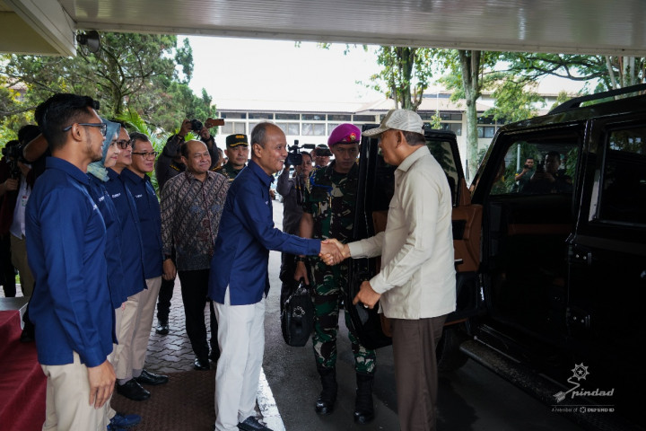 Kunjungan Menhan ke PT Pindad: Dukungan Pemerintah untuk Kemandirian Industri Pertahanan