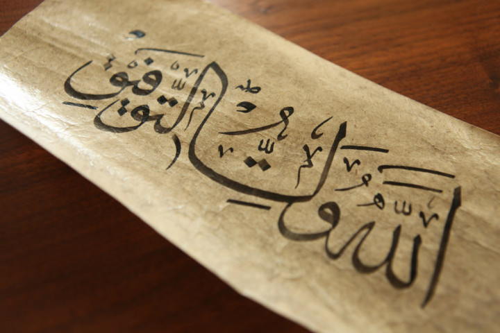 14 Bahasa yang Dianggap Suci di Dunia, Apa Saja?