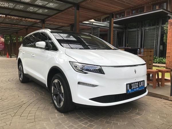 Mobil Listrik Aletra Didukung Baterai yang Diklaim Awet hingga 50 Tahun