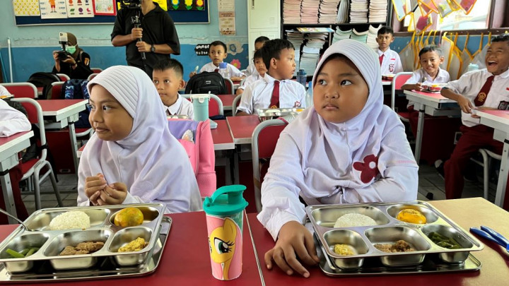 Makan Bergizi Gratis Pakai Uang Pribadi Presiden, Pakar Unair: Baik Tapi Kurang Tepat
