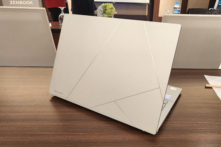 Asus Zenbook 14 OLED, Laptop Pertama Intel Arrow Lake di Indonesia