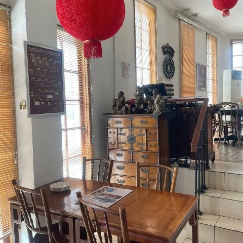Lima kafe ini mantul banget buat nongki santai dengan atmosfer vintage. (Foto: Dok. Instagram Pantjoran Tea House/@pantjoran_tea)