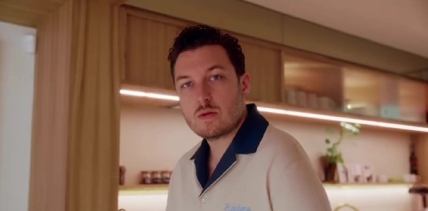 Cara Personel Arctic Monkeys Bantu Korban Kebakaran Los Angeles