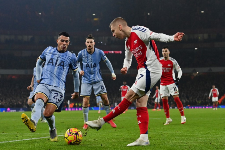 Arsenal Tempel Ketat Liverpool Usai Tekuk Tottenham 2-1