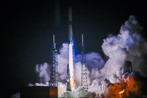 Roket New Glenn Blue Origin Sukses Meluncur ke Luar Angkasa