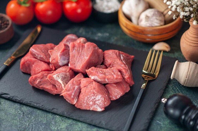 Sebanyak 43.966 partisipan diteliti mengenai pengaruh konsumsi daging merah terhadap penurunan kognitif subyektif. Ilustrasi Freepik