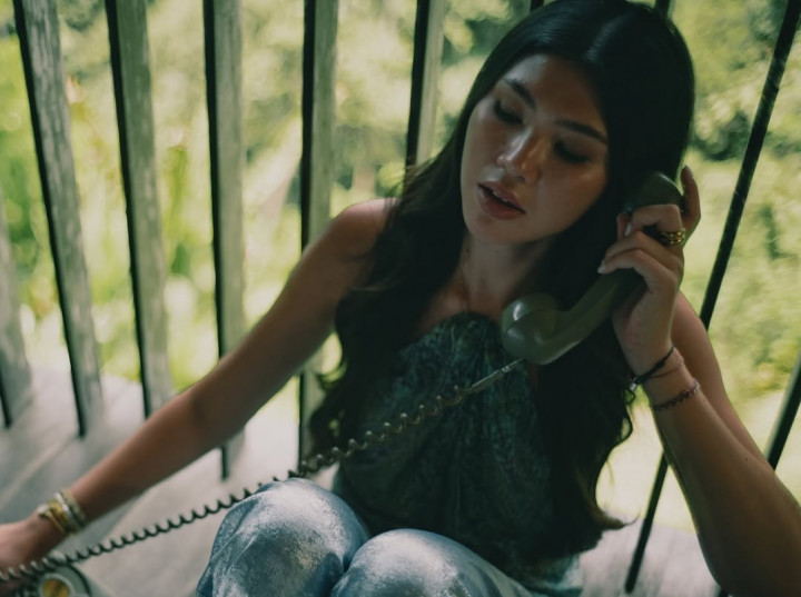 Wujud Cinta Jaz Rowe kepada Budaya Indonesia di Video Musik 'Tak Biasa'