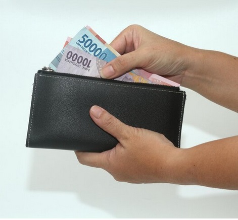 Strategi Cerdas Kelola Keuangan di Tengah Fenomena YOLO dan FOMO