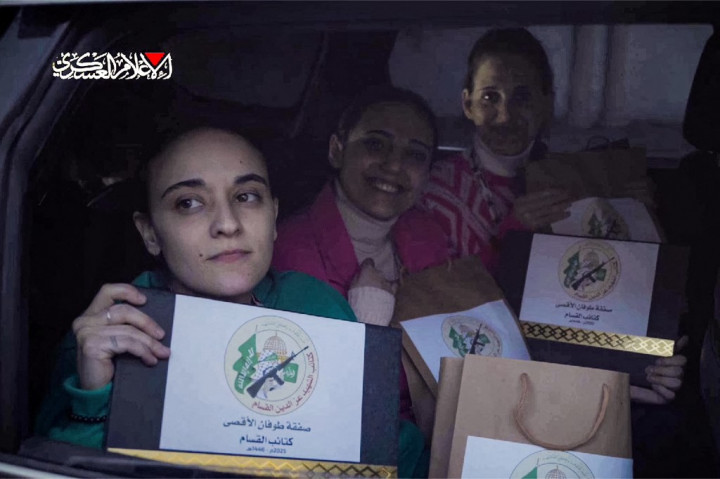 Gencatan Senjata, Hamas Bebaskan Tiga Sandera Pertama