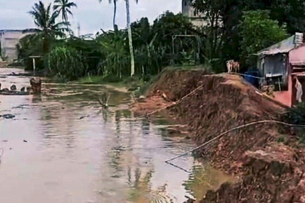 Banjir dan Abrasi Tebing Sungai Landa Aceh Tamiang, Ratusan Warga Mengungsi