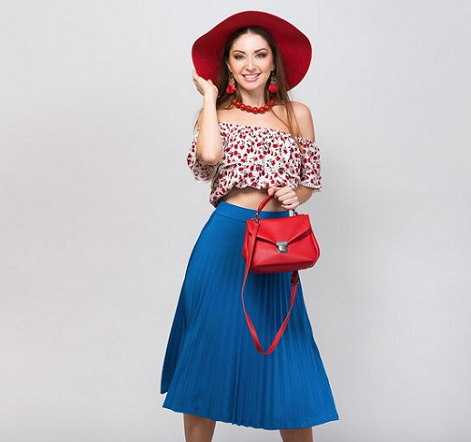 Enggak Bikin Saltum! Ini Tips Kombinasi Warna Outfit yang Bisa Ditiru