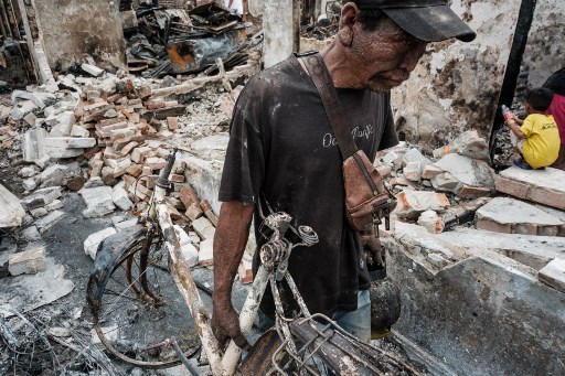 Kisah Pilu Warga Korban Kebakaran Kemayoran, Mengais Barang Berharga yang Tersisa