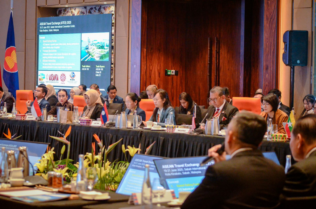 Menpar Widiyanti menghadiri pertemuan menteri pariwisata negara-negara ASEAN dalam rangkaian kegiatan ASEAN Tourism Forum (ATF) 2025. Dok. Kemenpar
