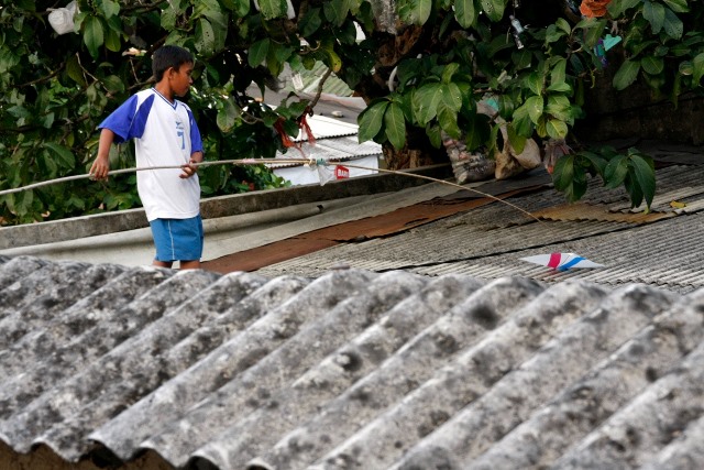 Atap Asbes Rumah Kamu Bocor? Coba Pakai Cara Ini