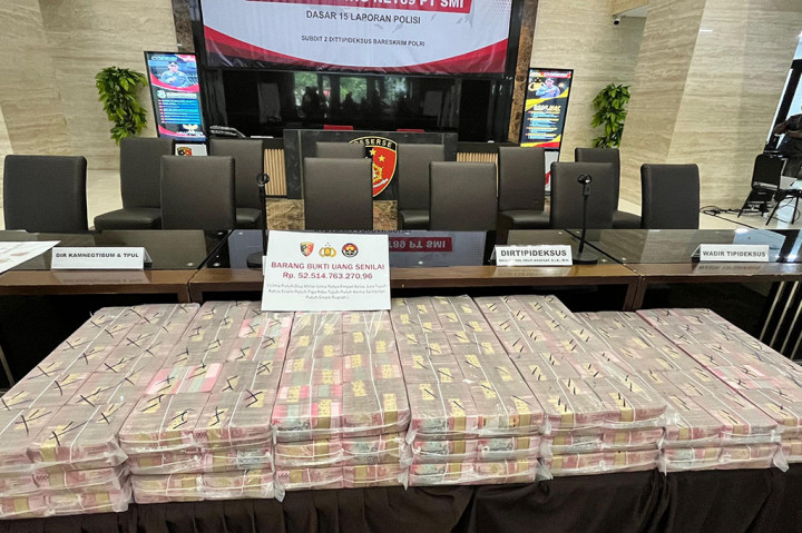 Penampakan Duit Rp52,5 M dan Mobil Mewah yang Disita dari Kasus Robot Trading Net89