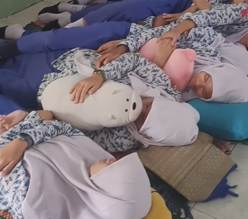Viral SMPN 39 Surabaya Terapkan Program Tidur Siang di Sekolah, Ini Tujuannya