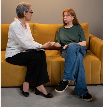 Ini Risiko Ketika terlalu Terbuka tentang Masalah Mentalmu di Media Sosial