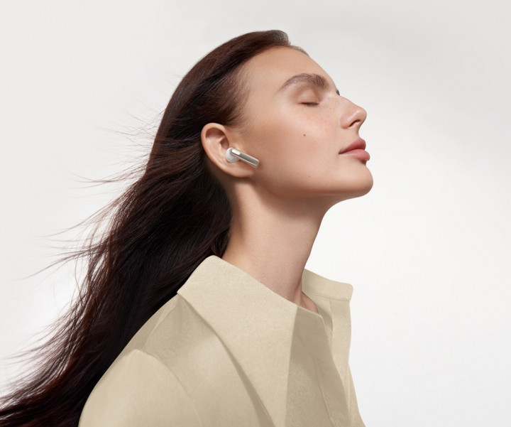 Solusi Kinerja Earphone Huawei FreeBuds tak Dapat Diisi