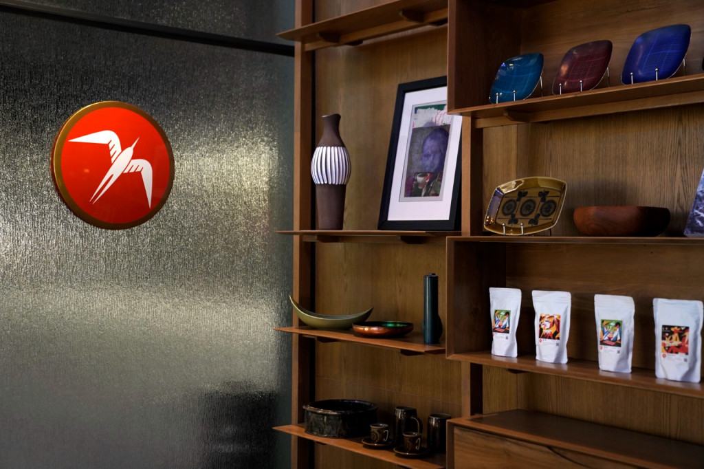 Fuglen, merek kopi legendaris dari Oslo membuka cabang di Jakarta. Foto: Istimewa