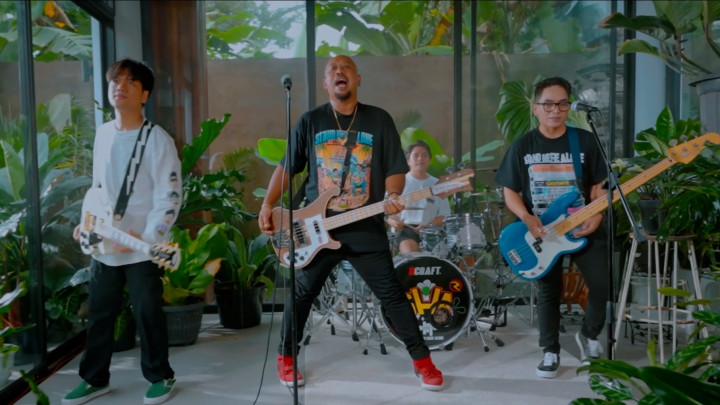 Stand Here Alone Kolaborasi dengan Vokalis Lolot Band di Single 'Pura-Pura Terluka'