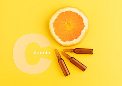 Popularitas serum vitamin C begitu tinggi dalam jajaran skincare untuk kulit cerah dan glowing. (Foto: Ilustrasi. Dok. Freepik.com)