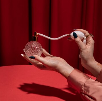 Bikin Sesak hingga Iritasi Kulit, Ini Bahayanya Menyemprotkan Parfum Dekat Bayi