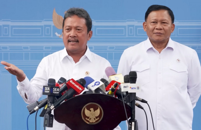Menteri Kelautan dan Perikanan Sakti Wahyu Trenggono (kiri) di Istana Kepresidenan, Jakarta, Senin, 20 Januari 2025. YouTube Setpres