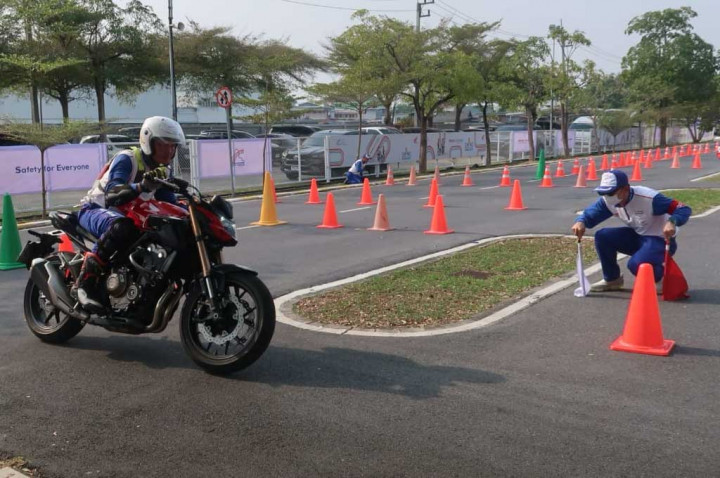 Tak Hanya Peserta, AHM Kirim Juri di Kompetisi Instruktur Safety Riding Asia Oceania