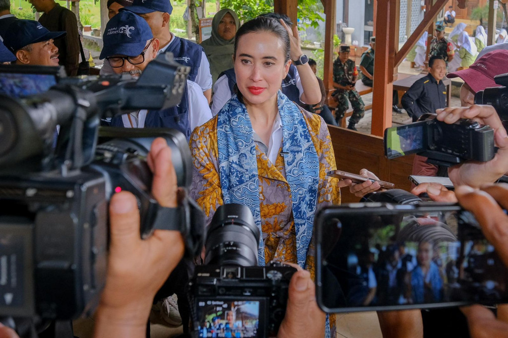 Belajar membatik menjadi ajang bagi Wukirsari untuk mengenalkan warisan budaya dunia milik Indonesia yang telah ada di kawasan ini sejak tahun 1634. Dok. Kemenpar