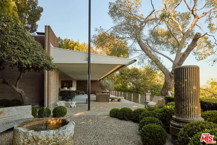 Pindah ke Inggris, Ellen DeGeneres Jual Rumah Terakhirnya di LA