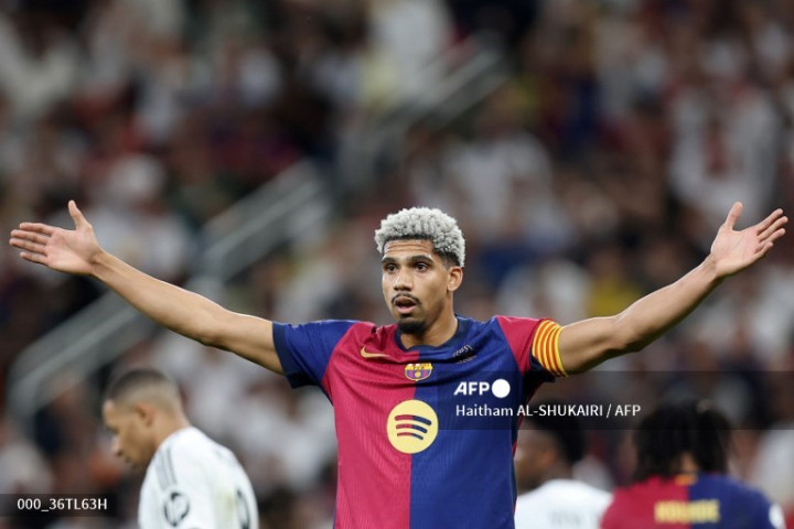 Barcelona Perpanjang Kontrak Ronald Araujo hingga 2031