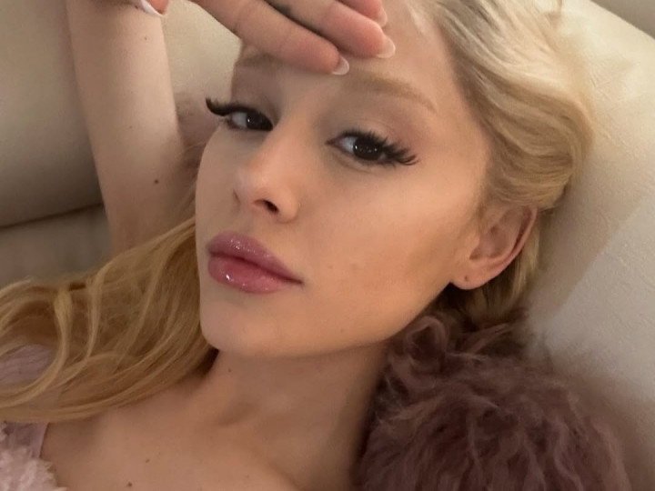 Masuk Nominasi Oscar, Ariana Grande Menangis Tersedu-sedu