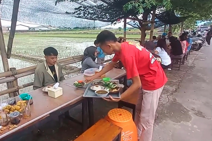 Sensasi Nikmati Rica Entok di Pinggir Sawah