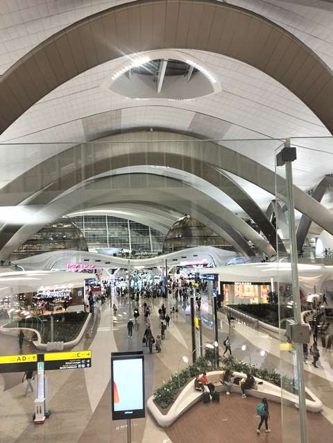 Melihat Keindahan Interior Bandar Udara Internasional Zayed, Abu Dhabi