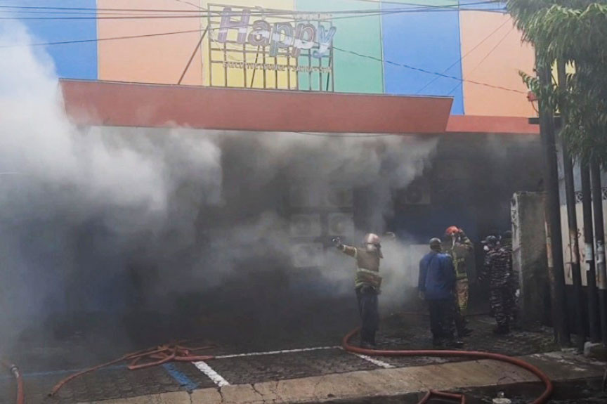 Kebakaran Hebat Landa Tempat Hiburan Malam di Kota Tegal