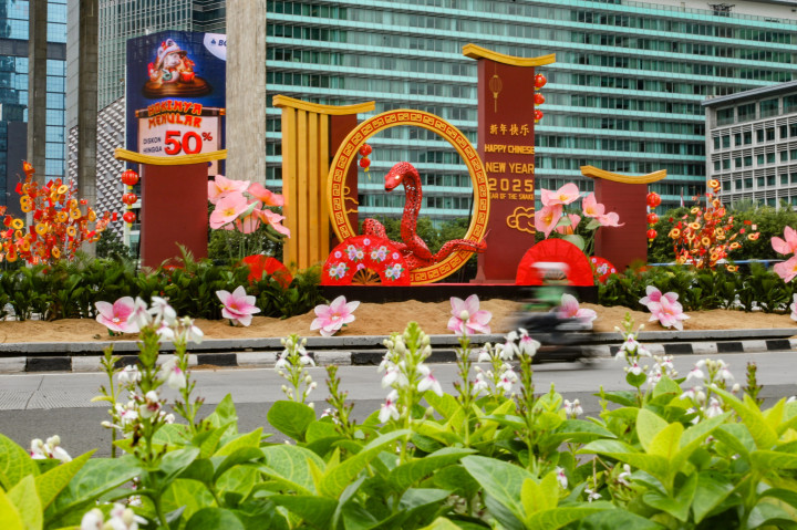 Ornamen Imlek Hiasi Bundaran HI