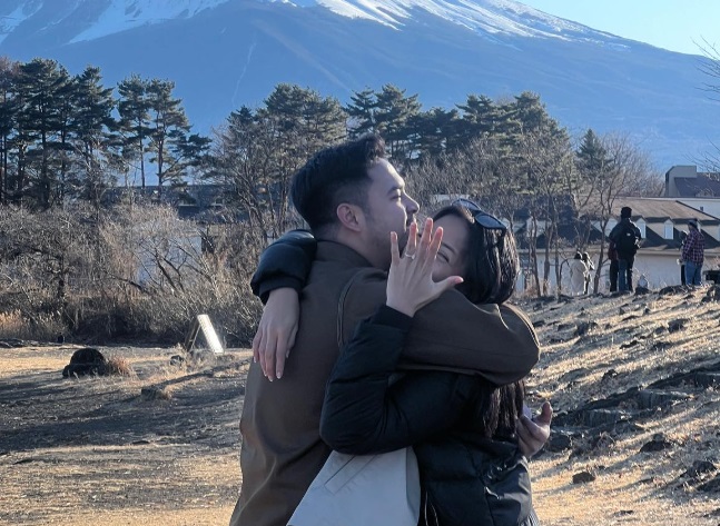 Romantis! Nadhif Basalamah Lamar Kekasihnya di Jepang