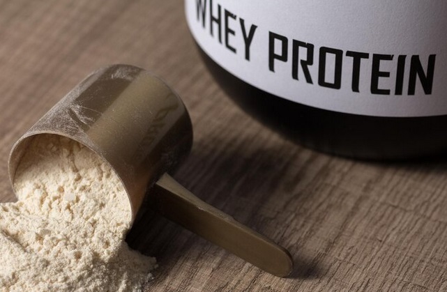Whey protein umumnya ditemukan pada susu dan produk olahannya, yaitu keju. Ilustrasi Freepik