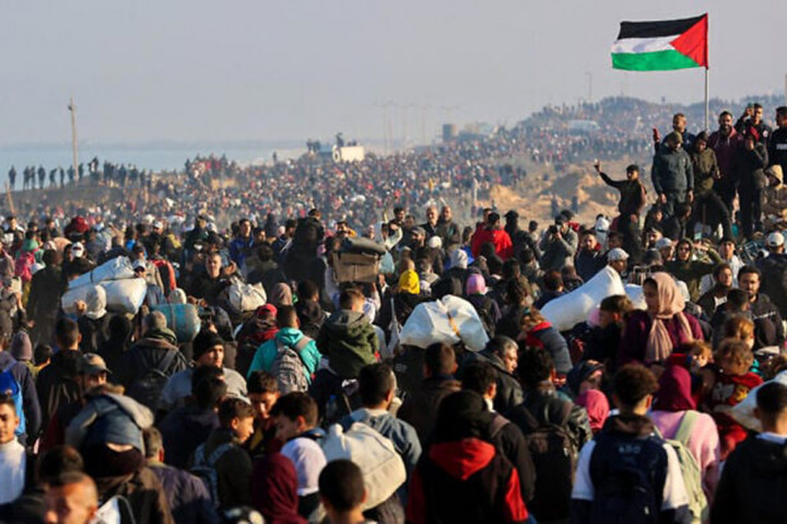 Potret Ribuan Warga Palestina Kembali ke Gaza Utara