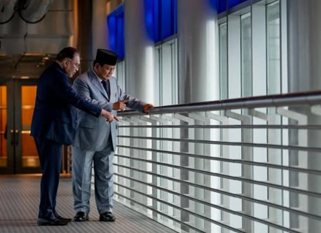 Presiden Prabowo Subianto dan Perdana Menteri Malaysia Anwar Ibrahim menggelar pertemuan penting di Menara Kembar Petronas. Dok. IG Anwar Ibrahim