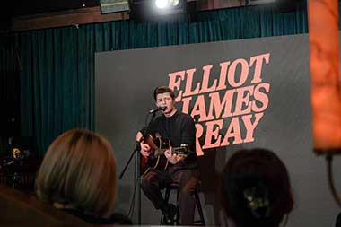 Ke Indonesia, Elliot James Reay Ketagihan Jasuke!